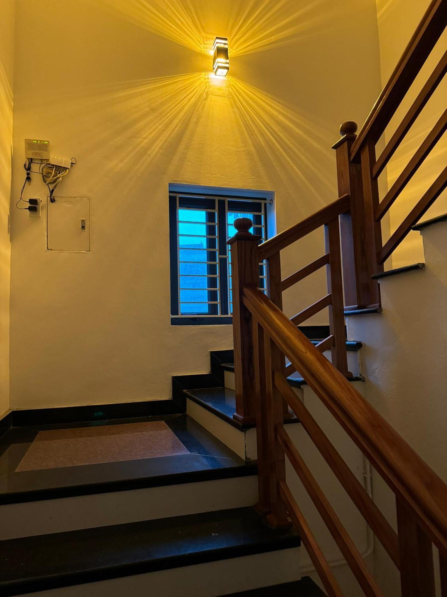 Hotel Minh Thang Nho Quan エクステリア 写真
